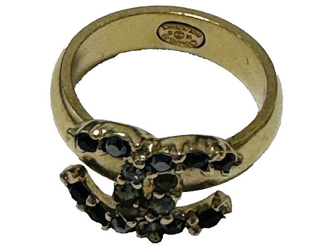 Anillo Chanel CC Strass Negros Dorado Gold hardware - vista 2