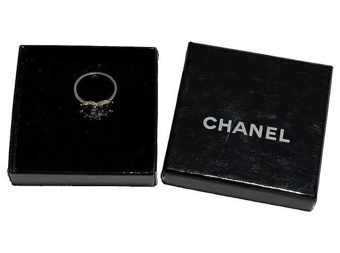 Anillo Chanel CC Strass Negros Dorado Gold hardware - vista 6