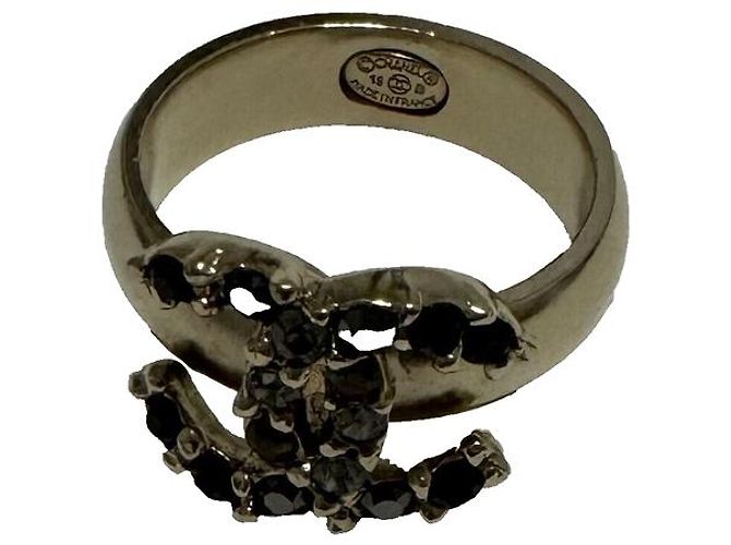 Anillo Chanel CC Strass Negros Dorado Gold hardware - vista 7
