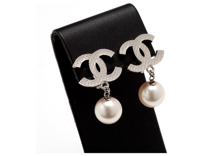 Chanel Clips Argento Grandi CC Grande Perla Fantasia Orecchini con clip - vista 3