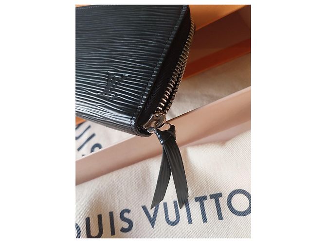 Cartera Louis Vuitton Zippy de cuero Epi negro - vista 11
