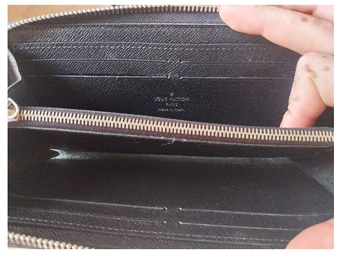 Cartera Louis Vuitton Zippy de cuero Epi negro - vista 3