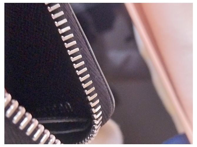 Cartera Louis Vuitton Zippy de cuero Epi negro - vista 4