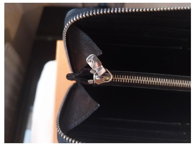 Cartera Louis Vuitton Zippy de cuero Epi negro - vista 6