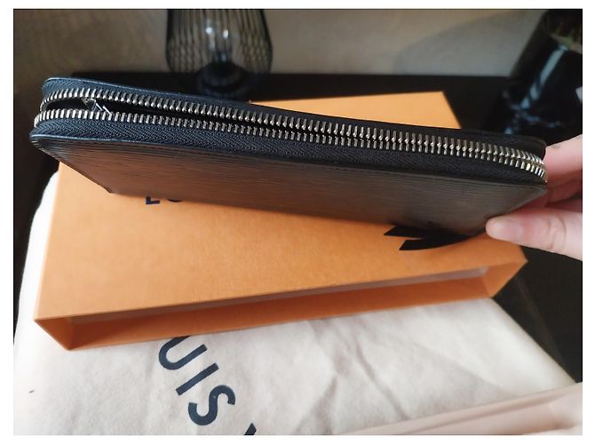 Cartera Louis Vuitton Zippy de cuero Epi negro - vista 7