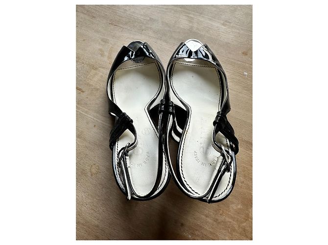 Sandali Peep Toe Chanel in Vernice Nero - vista 10