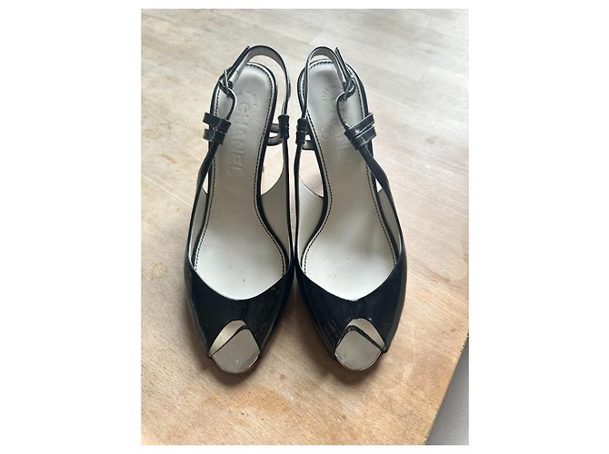 Sandali Peep Toe Chanel in Vernice Nero - vista 12