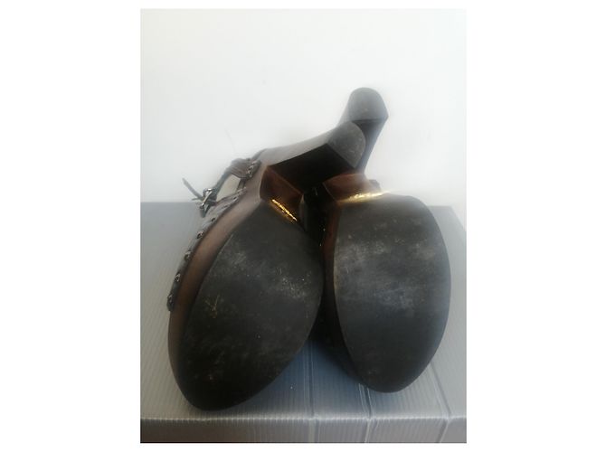 Sandali slingback Prada in pelle di cervo marrone scuro con borchie - vista 4