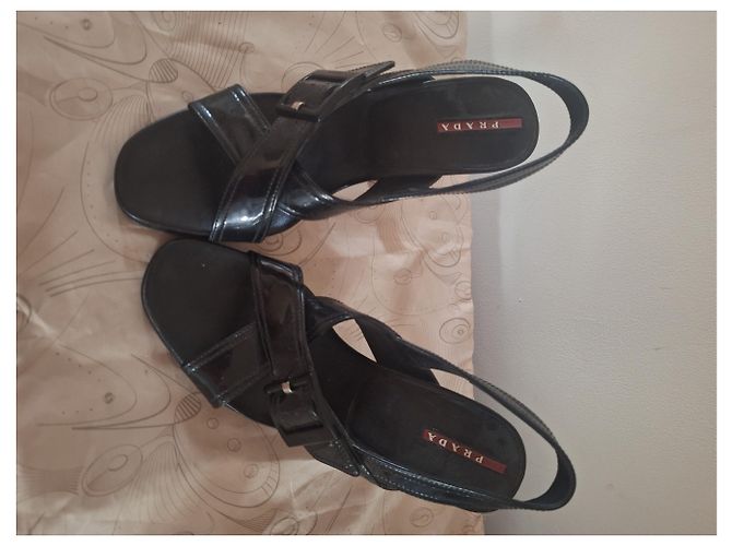 Prada Sandalen aus Lackleder schwarz - Ansicht 5