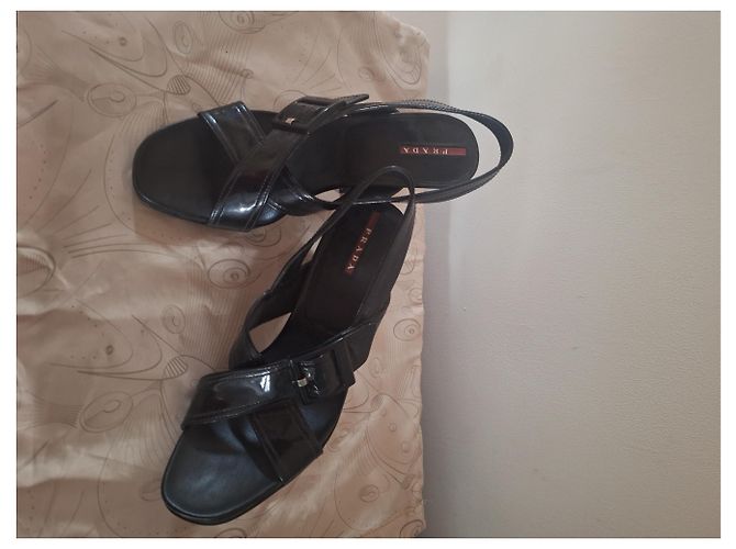 Prada Sandalen aus Lackleder schwarz - Ansicht 6