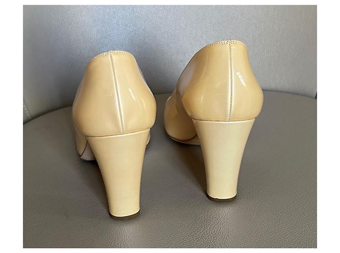 Decolleté CHANEL in vernice oro chiaro iridescente T. 38 D'oro - vista 11
