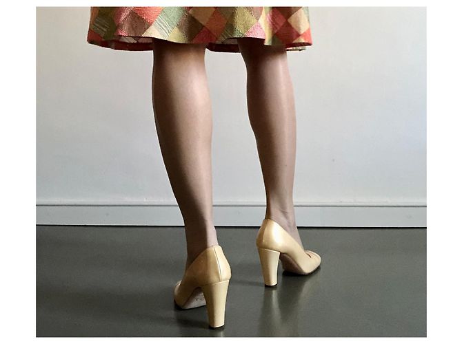 Decolleté CHANEL in vernice oro chiaro iridescente T. 38 D'oro - vista 14