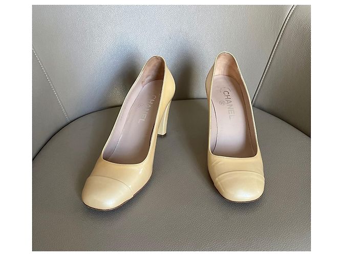 Decolleté CHANEL in vernice oro chiaro iridescente T. 38 D'oro - vista 5