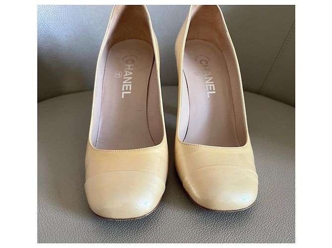 Decolleté CHANEL in vernice oro chiaro iridescente T. 38 D'oro - vista 6