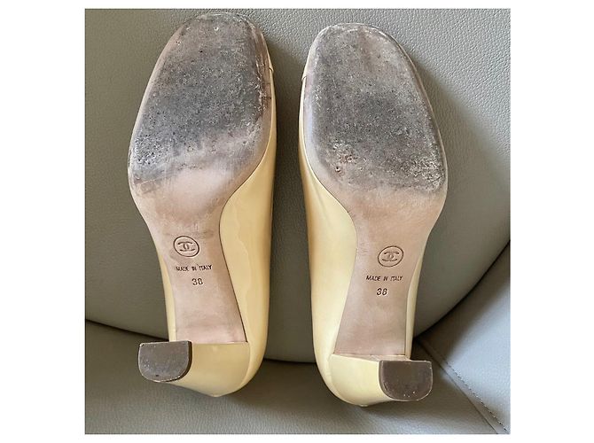 Decolleté CHANEL in vernice oro chiaro iridescente T. 38 D'oro - vista 9