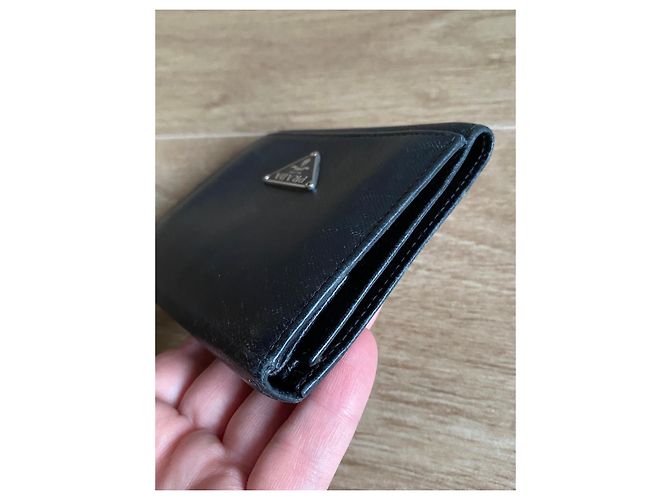 Cartera Prada Tri-fold de cuero negro - vista 5