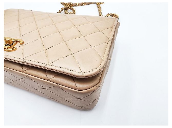 Timeless Bolso clásico de solapa única de Chanel con herrajes de oro de 24 quilates. Beige - vista 10