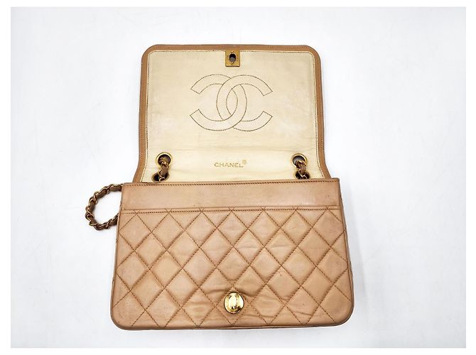 Timeless Bolso clásico de solapa única de Chanel con herrajes de oro de 24 quilates. Beige - vista 15