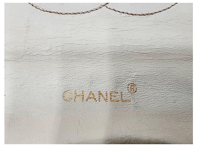 Timeless Bolso clásico de solapa única de Chanel con herrajes de oro de 24 quilates. Beige - vista 17