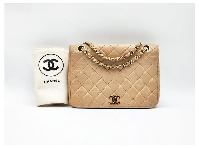 Timeless Bolso clásico de solapa única de Chanel con herrajes de oro de 24 quilates. Beige - vista 2