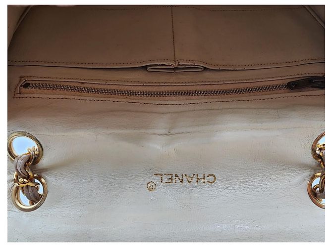 Timeless Bolso clásico de solapa única de Chanel con herrajes de oro de 24 quilates. Beige - vista 20