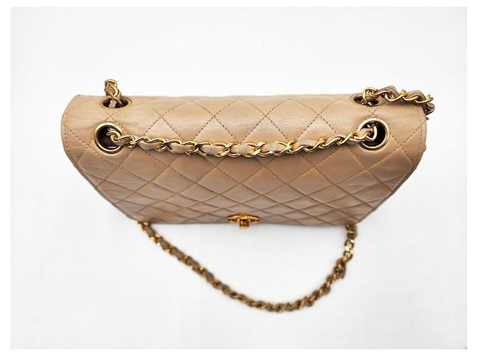 Timeless Bolso clásico de solapa única de Chanel con herrajes de oro de 24 quilates. Beige - vista 7