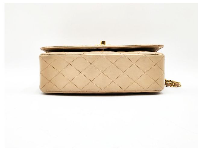 Timeless Bolso clásico de solapa única de Chanel con herrajes de oro de 24 quilates. Beige - vista 9
