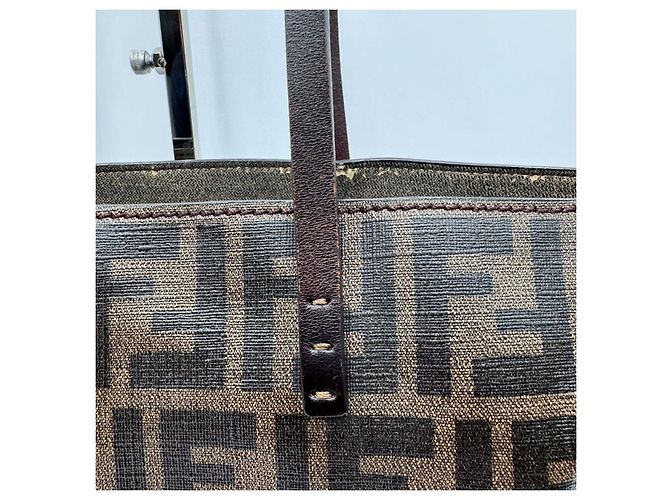 Borsa a tracolla Fendi Monogram Mamma Zucchino Bronzo - vista 3