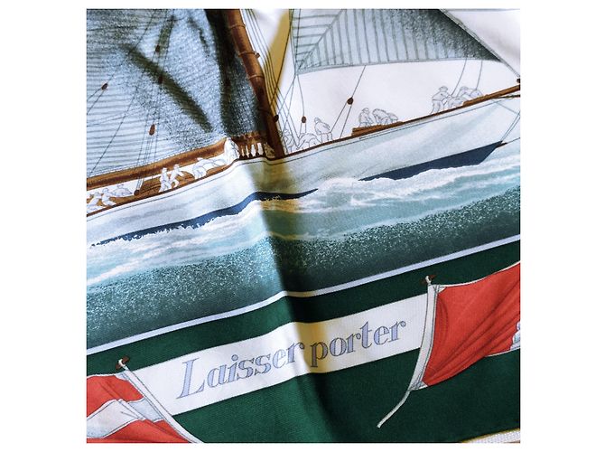 Foulard Hermès Downwind in seta verde - vista 9
