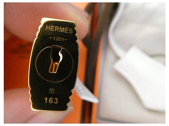 bell, zipper, and new Hermès lock for Hermès bag, box, dustbag White - view 4