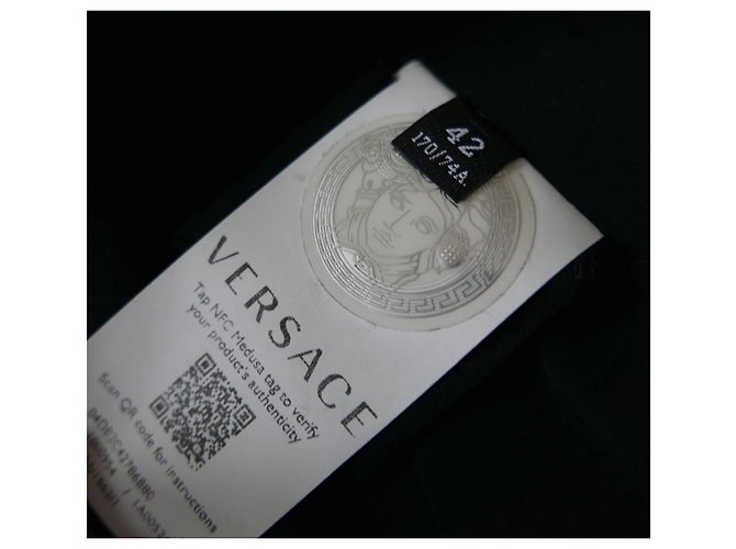 Gonna mini con bottone Medusa di Versace - vista 7