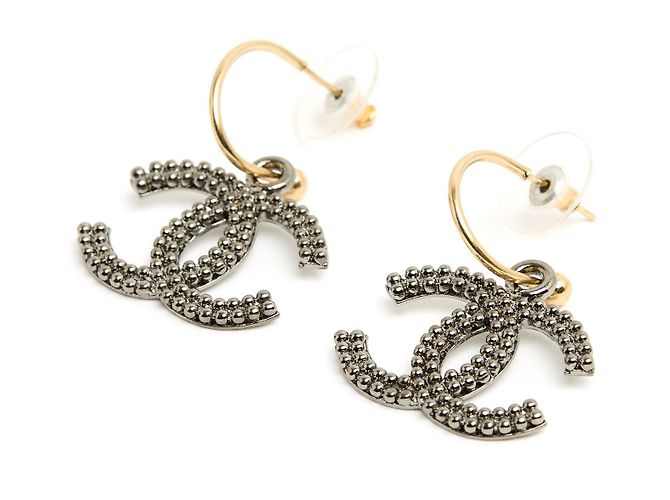 Chanel Dark Silver Maxi CC su orecchini a cerchio dorati con perno. D'oro - vista 2