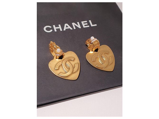 Orecchini a cuore Chanel del 1995 in metallo dorato - vista 10
