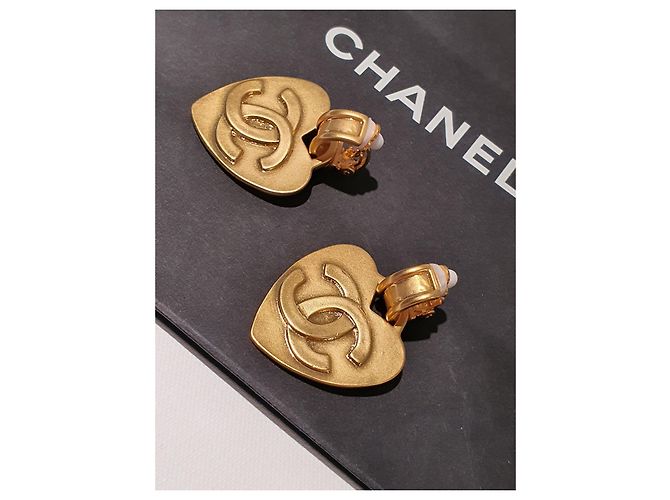 Orecchini a cuore Chanel del 1995 in metallo dorato - vista 2