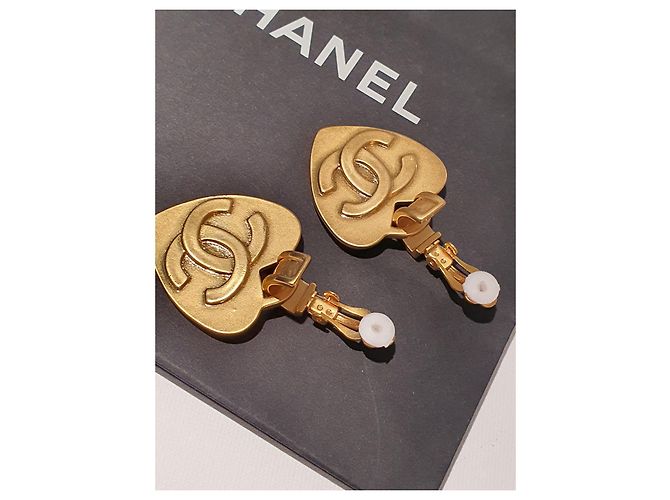Orecchini a cuore Chanel del 1995 in metallo dorato - vista 5