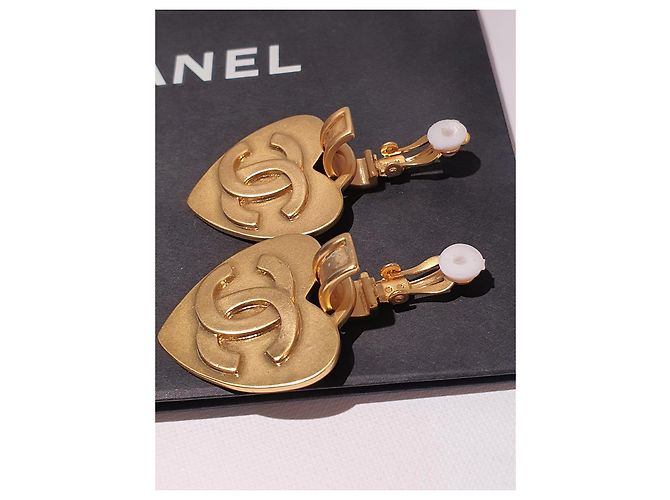 Orecchini a cuore Chanel del 1995 in metallo dorato - vista 6