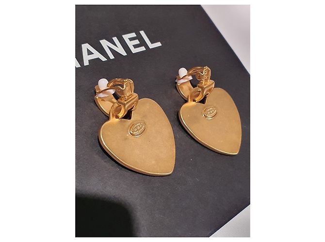 Orecchini a cuore Chanel del 1995 in metallo dorato - vista 7