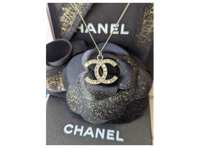 Chanel Collar cuadrado clásico con cristal CC 09P en caja SHW con recibo. Plata - vista 3