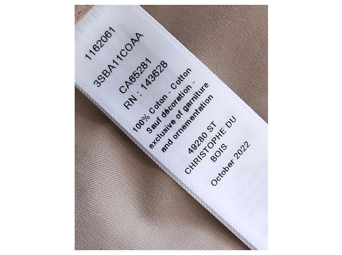 Abrigo de trinchera para niña de Dior con logo dorado en la espalda. - vista 8