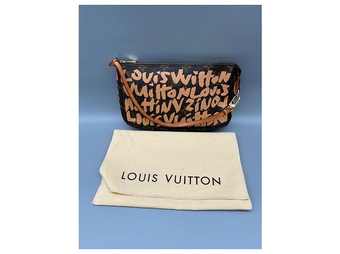 Borsa a mano Louis Vuitton Monogram Graffiti Pochette Accessoires Marrone - vista 2