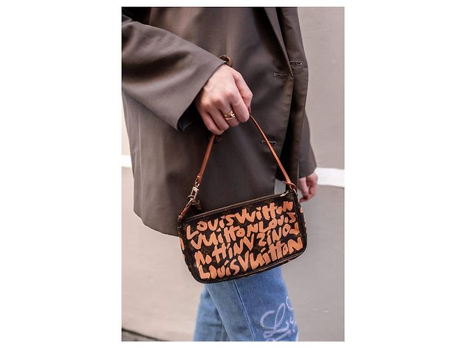 Borsa a mano Louis Vuitton Monogram Graffiti Pochette Accessoires Marrone - vista 3