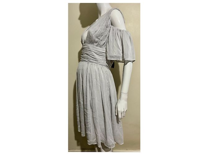French Connection Hellgraues Chiffonkleid mit freien Schultern - Ansicht 2