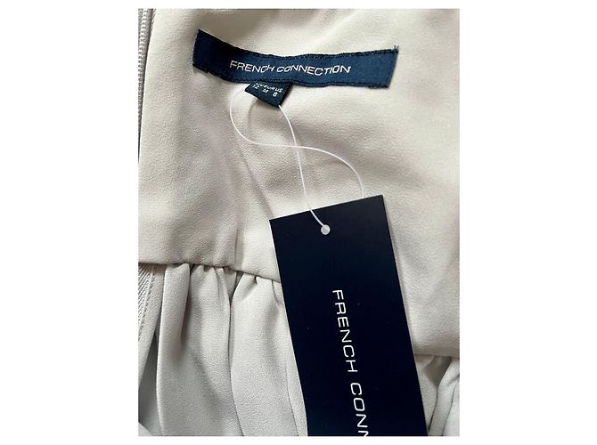 French Connection Hellgraues Chiffonkleid mit freien Schultern - Ansicht 4