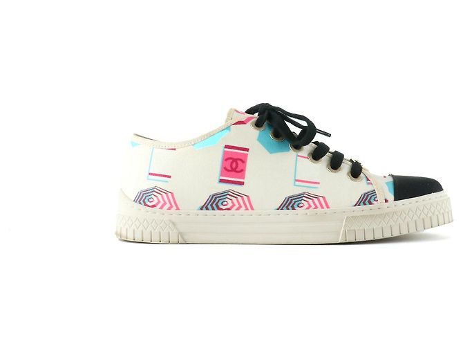 CHANEL - Gemusterte Leinensneaker (Größe 37,5) - Ansicht 2