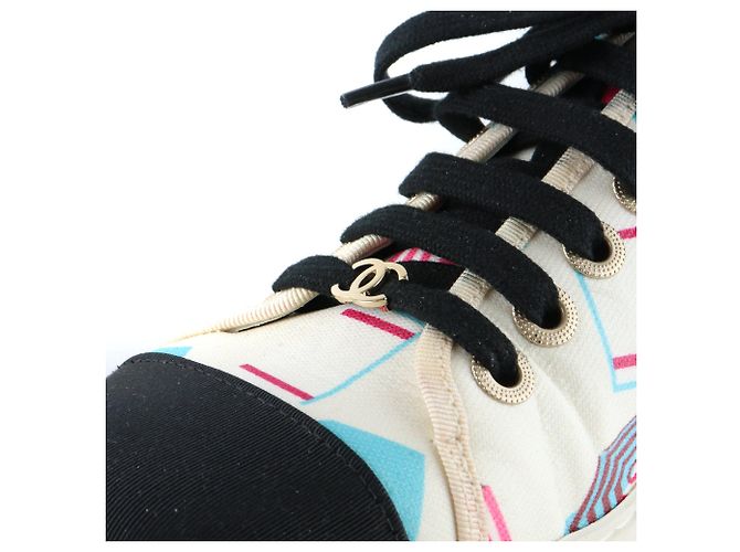 CHANEL - Gemusterte Leinensneaker (Größe 37,5) - Ansicht 4