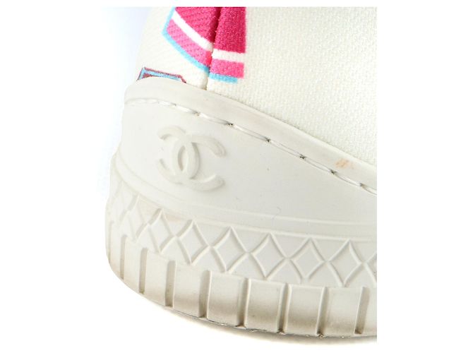 CHANEL - Gemusterte Leinensneaker (Größe 37,5) - Ansicht 7