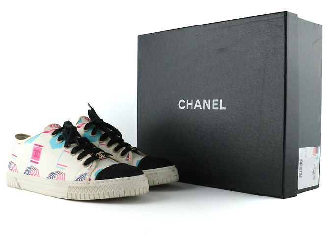 CHANEL - Gemusterte Leinensneaker (Größe 37,5) - Ansicht 9