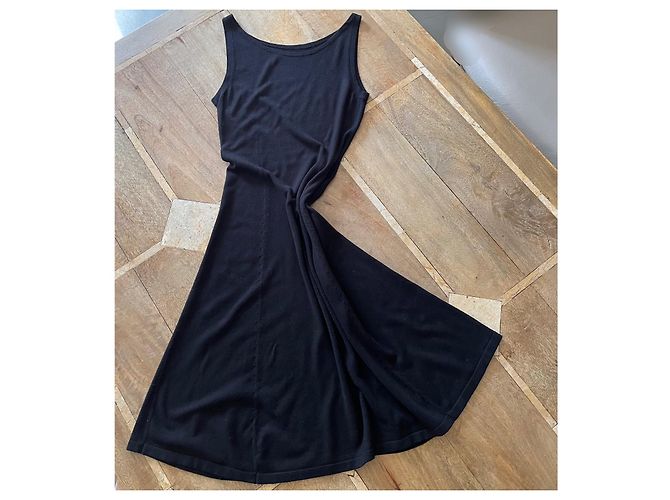 Schwarzes ärmelloses Kleid mit Bootsausschnitt aus Strick von Adolfo Dominguez Größe 34-36. - Ansicht 13