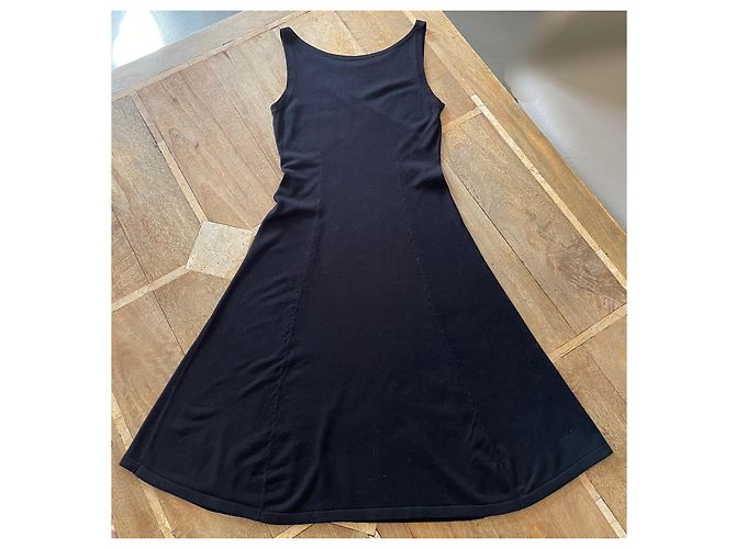 Schwarzes ärmelloses Kleid mit Bootsausschnitt aus Strick von Adolfo Dominguez Größe 34-36. - Ansicht 2