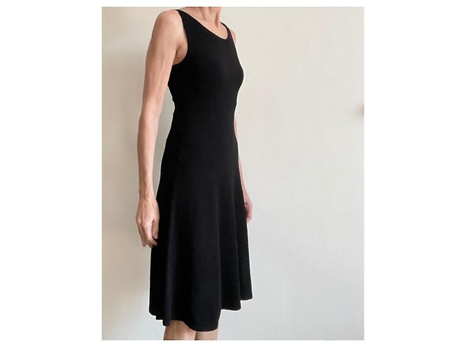 Schwarzes ärmelloses Kleid mit Bootsausschnitt aus Strick von Adolfo Dominguez Größe 34-36. - Ansicht 4
